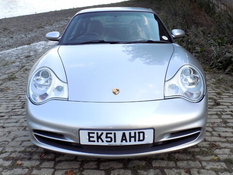 Porsche 911 Carrera 2 32