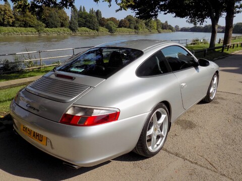 Porsche 911 Carrera 2 36