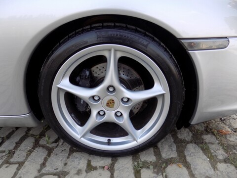Porsche 911 Carrera 2 37