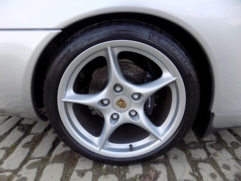 Porsche 911 Carrera 2 38
