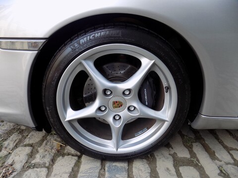 Porsche 911 Carrera 2 40