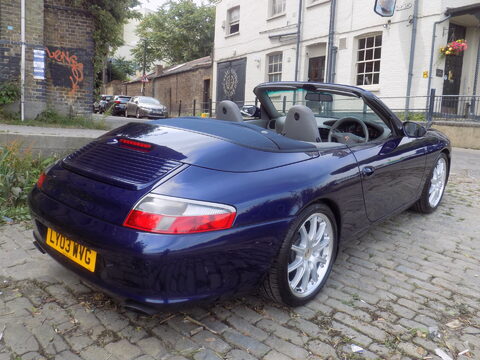 Porsche 911 CARRERA 2 CONVERTIBLE 21