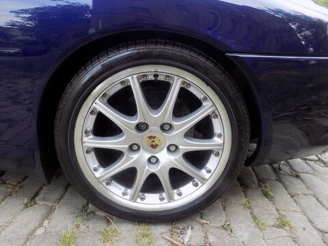 Porsche 911 CARRERA 2 CONVERTIBLE 25