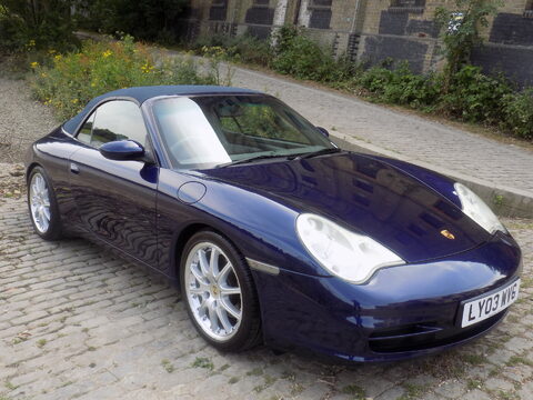 Porsche 911 CARRERA 2 CONVERTIBLE 31