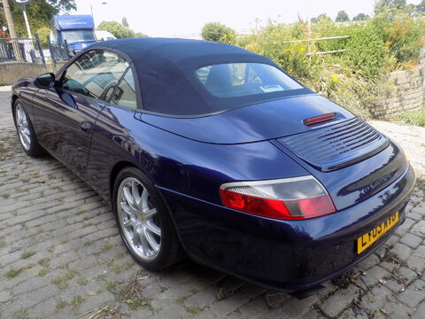 Porsche 911 CARRERA 2 CONVERTIBLE 33