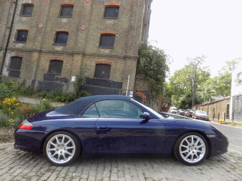 Porsche 911 CARRERA 2 CONVERTIBLE 35