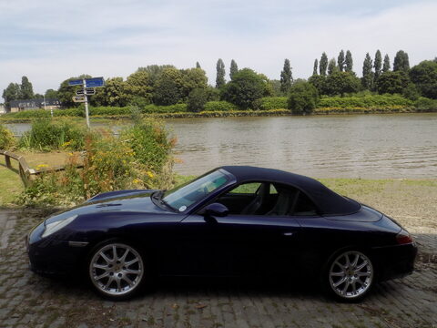 Porsche 911 CARRERA 2 CONVERTIBLE 36