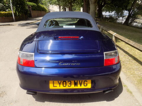 Porsche 911 CARRERA 2 CONVERTIBLE 37