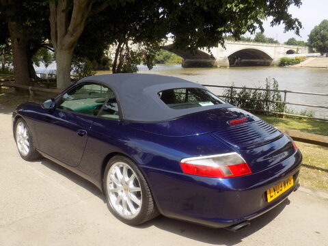 Porsche 911 CARRERA 2 CONVERTIBLE 38
