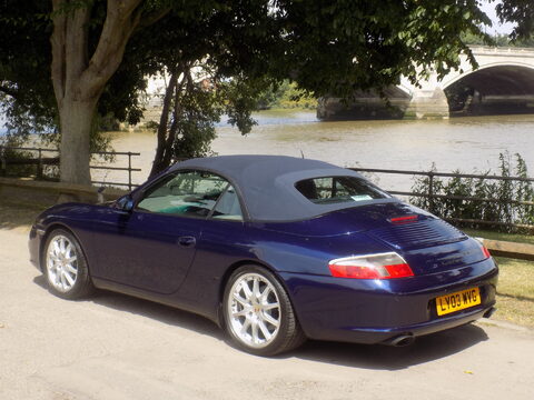 Porsche 911 CARRERA 2 CONVERTIBLE 46