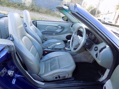 Porsche 911 CARRERA 2 CONVERTIBLE 48