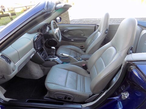 Porsche 911 CARRERA 2 CONVERTIBLE 52