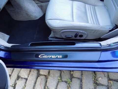 Porsche 911 CARRERA 2 CONVERTIBLE 56