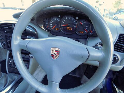 Porsche 911 CARRERA 2 CONVERTIBLE 58