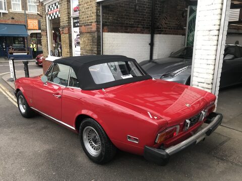 Fiat 124 Spider CS 1800 2