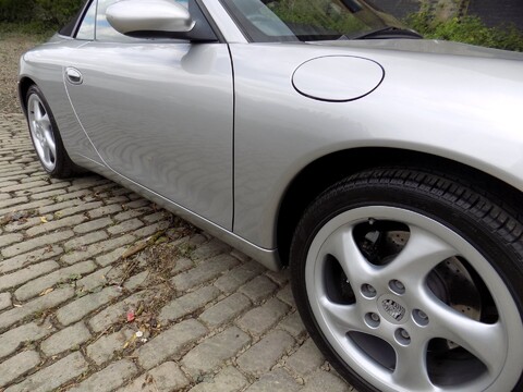 Porsche 911 CARRERA 3.4 TIPTRONIC S 29