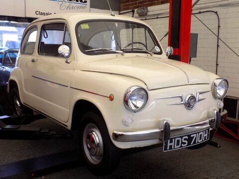 SEAT 600 E Saloon 1
