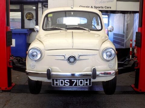 SEAT 600 E Saloon 2