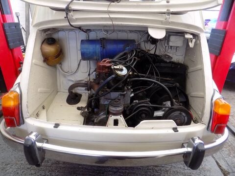 SEAT 600 E Saloon 4