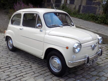 SEAT 600 E Saloon