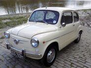 SEAT 600 E Saloon 3