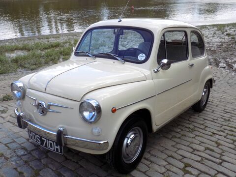 SEAT 600 E Saloon 3