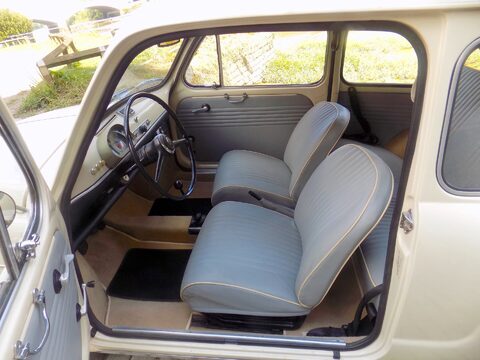 SEAT 600 E Saloon 10
