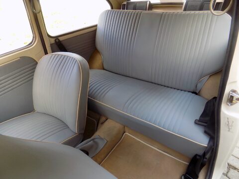 SEAT 600 E Saloon 12