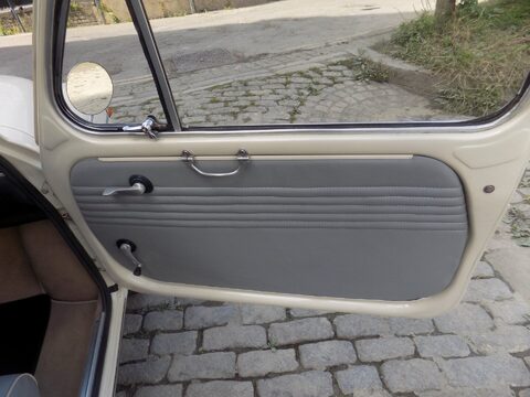 SEAT 600 E Saloon 20