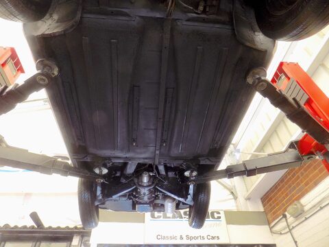 SEAT 600 E Saloon 28