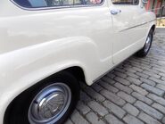 SEAT 600 E Saloon 33