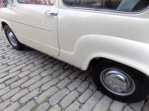 SEAT 600 E Saloon 34