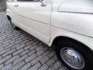 SEAT 600 E Saloon 35