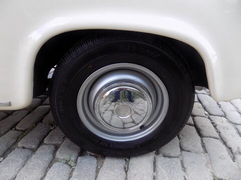 SEAT 600 E Saloon 37