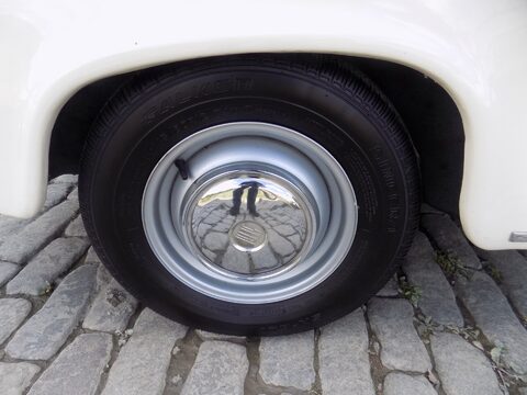 SEAT 600 E Saloon 38