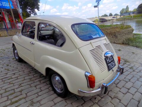 SEAT 600 E Saloon 42