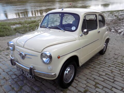 SEAT 600 E Saloon 43