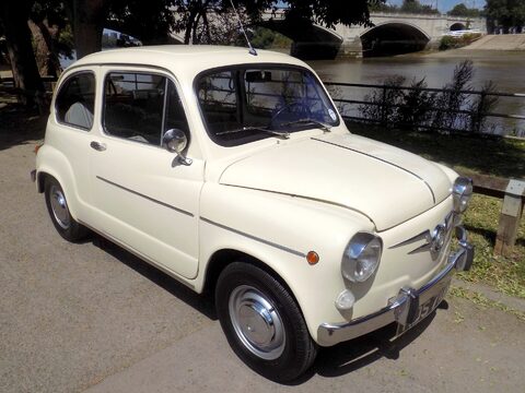 SEAT 600 E Saloon 51