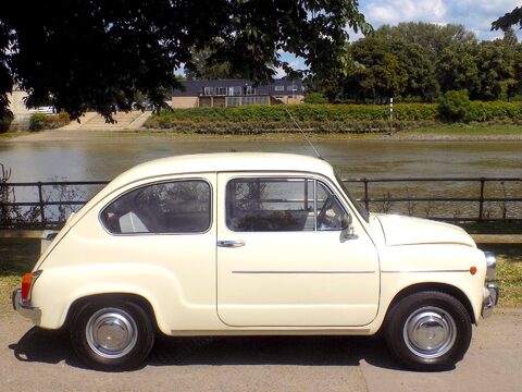 SEAT 600 E Saloon 54