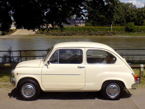 SEAT 600 E Saloon 55