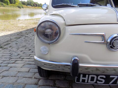 SEAT 600 E Saloon 47