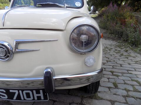 SEAT 600 E Saloon 48