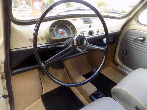 SEAT 600 E Saloon 4