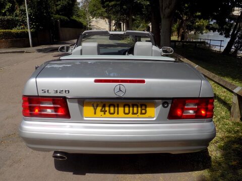 Mercedes-Benz SL Series SL320 13