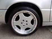 Mercedes-Benz SL Series SL320 28