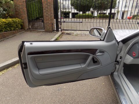 Mercedes-Benz SL Series SL320 36