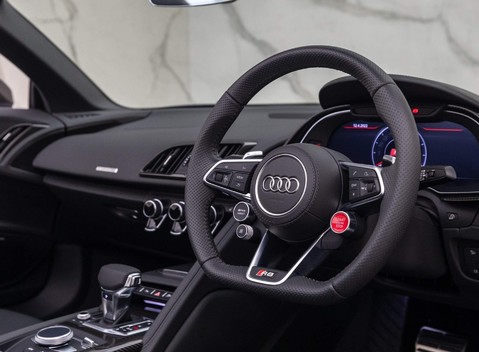 Audi R8 V10 Performance Carbon Black Spyder 6