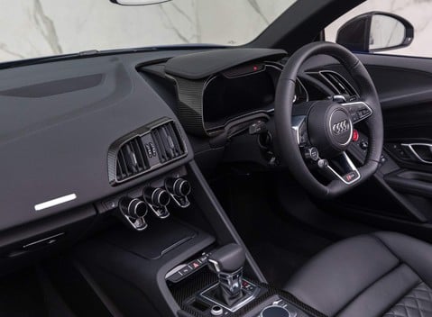 Audi R8 V10 Performance Carbon Black Spyder 9