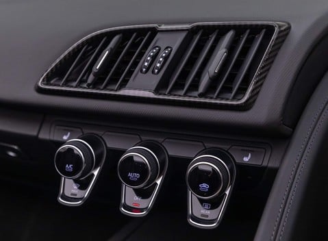 Audi R8 V10 Performance Carbon Black Spyder 11