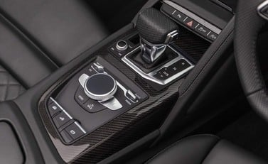 Audi R8 V10 Performance Carbon Black Spyder 12